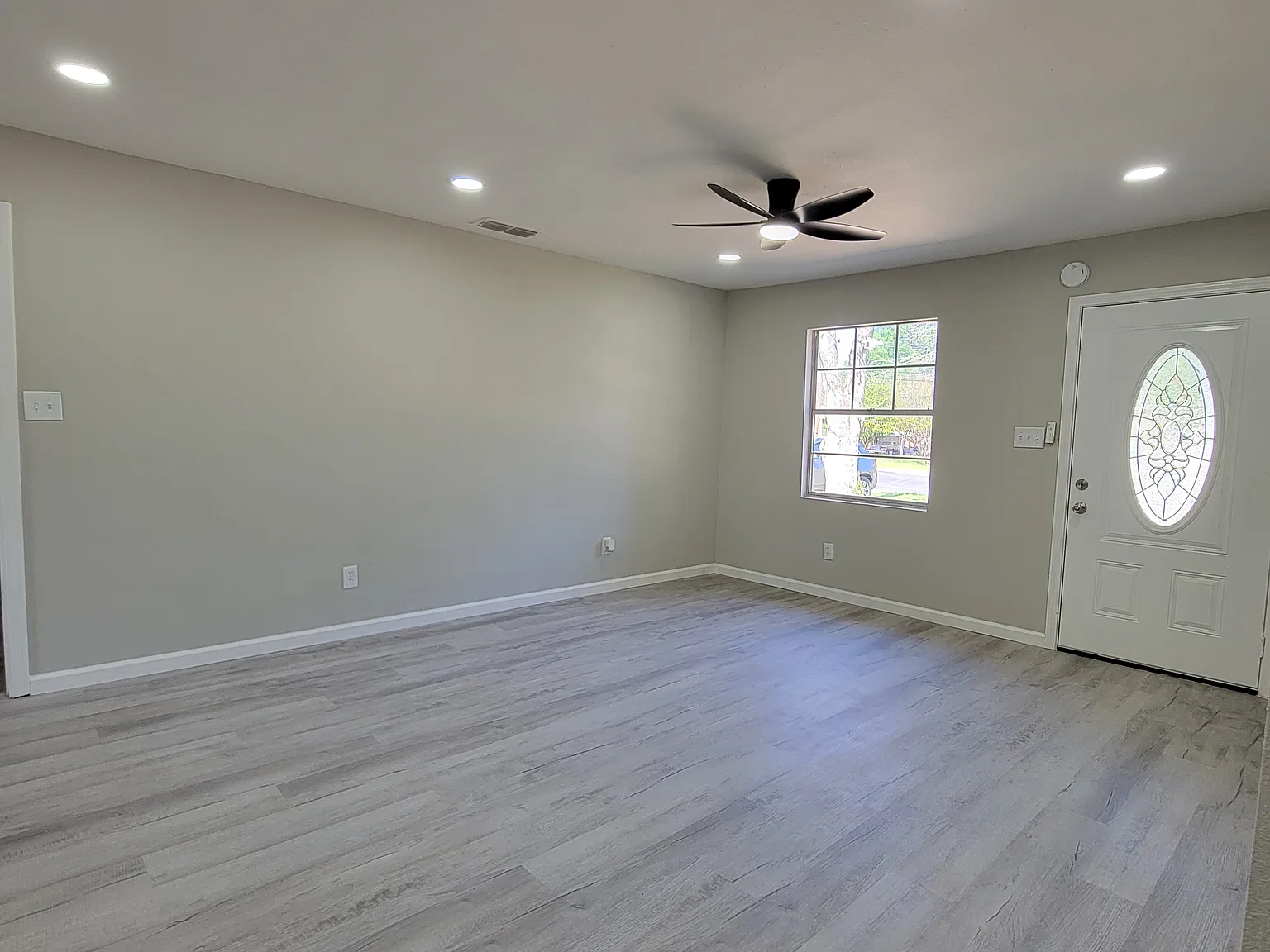 3 bed, 1300 sqft, $1,695 — Photo 3