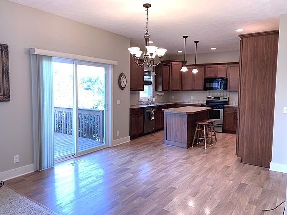 5th image of 870 Soren Ct SE