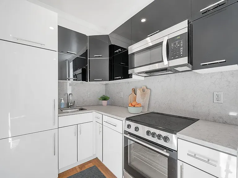1286 1st Ave #2D — Photo 2