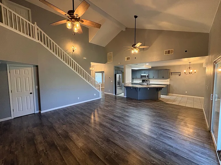 534 W Russell Ave — Photo 27