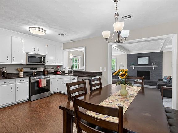 4th image of 475 Duchess Ct