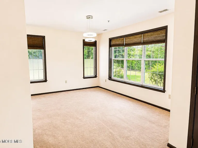 526 Saint Andrews Pl — Photo 20
