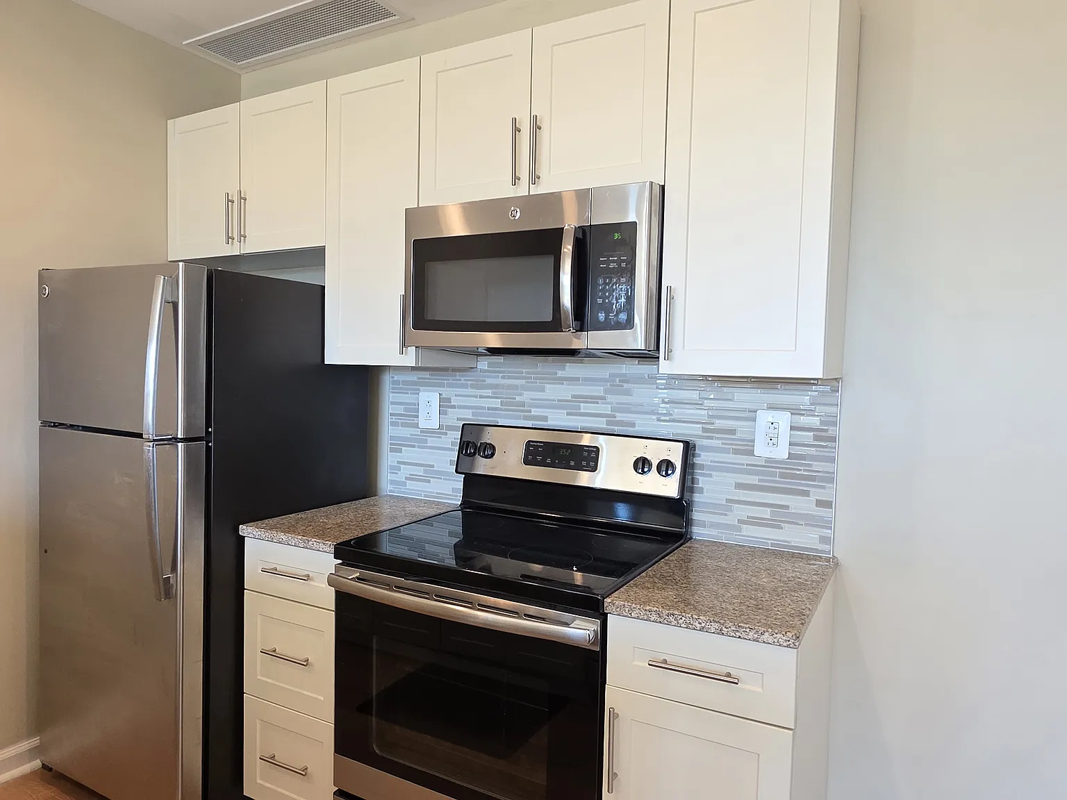1 bed, 810 sqft, $2,300 — Photo 4