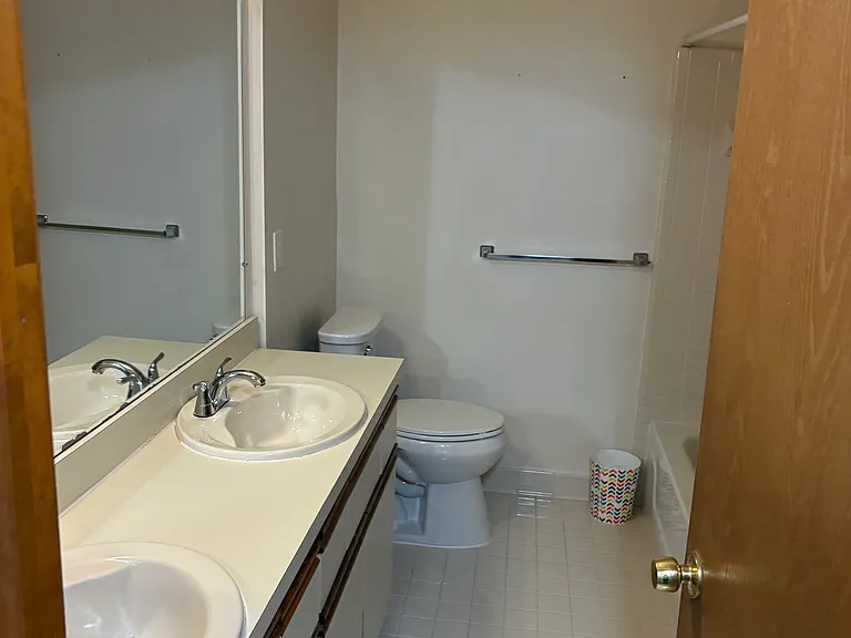 5923 Niles St — Photo 3