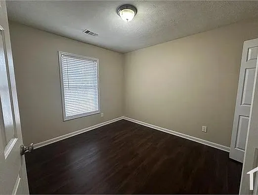 4 bed, 1818 sqft, $3,900 — Photo 2