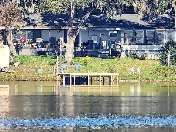 4th image of 941 Lake Dr