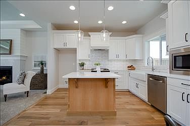 4th image of 6243 N Farleigh Ave