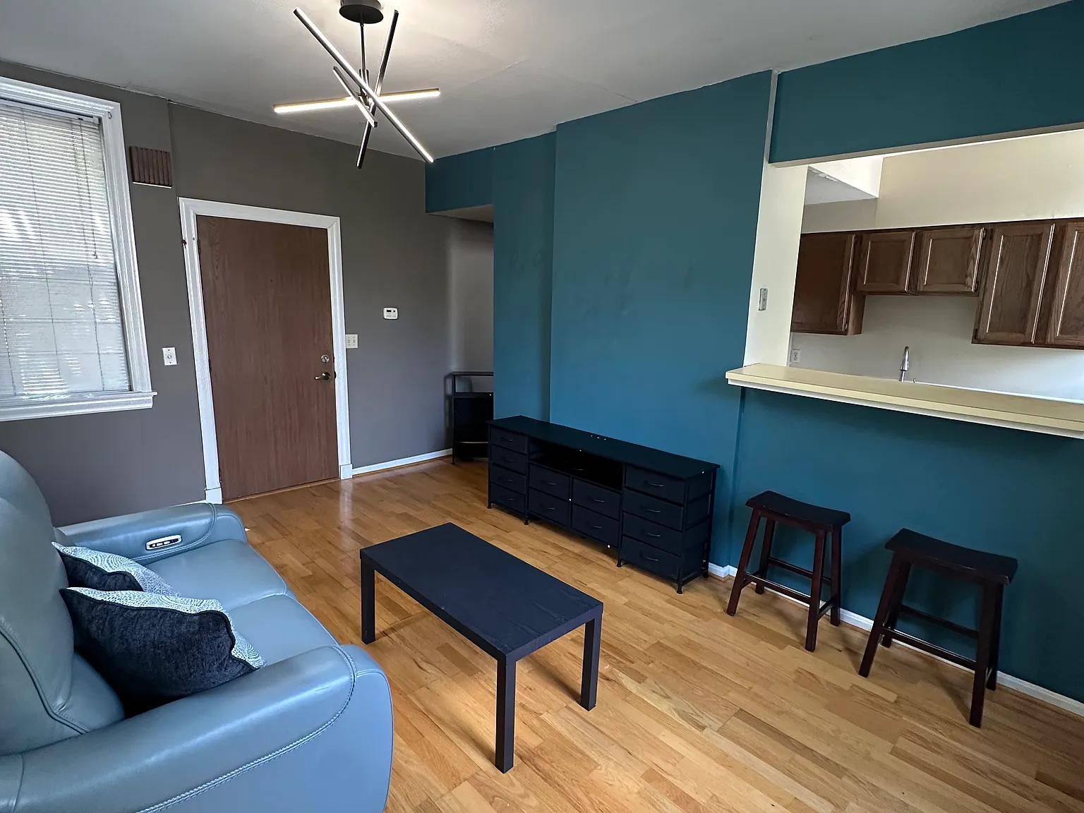 8 W Hollister St — Photo 1