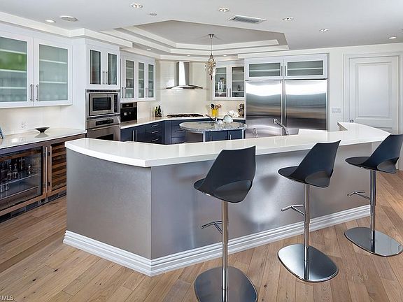 4th image of 1801 Gulf Shore Blvd N #703