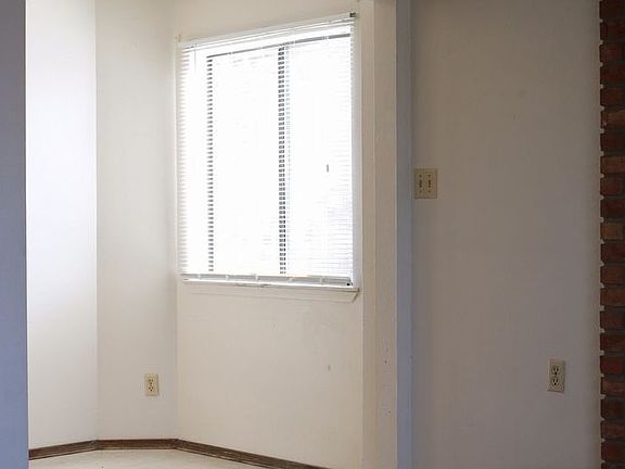 4th image of 2300 Sage Dr APT B