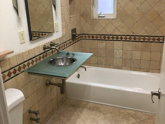 2nd image of 1630 W Chase Ave APT 3C