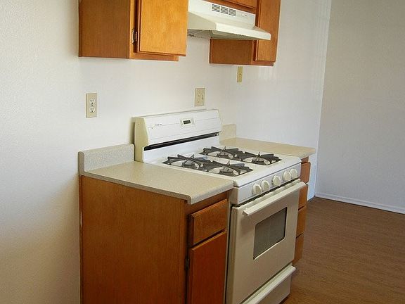 4th image of 43941 18th St E APT 3