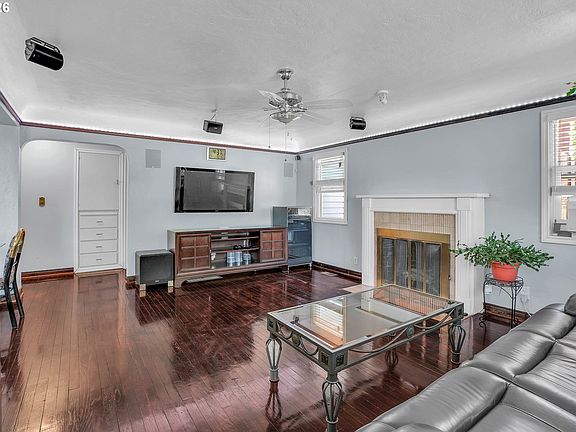 3rd image of 3225 SE 55th Ave