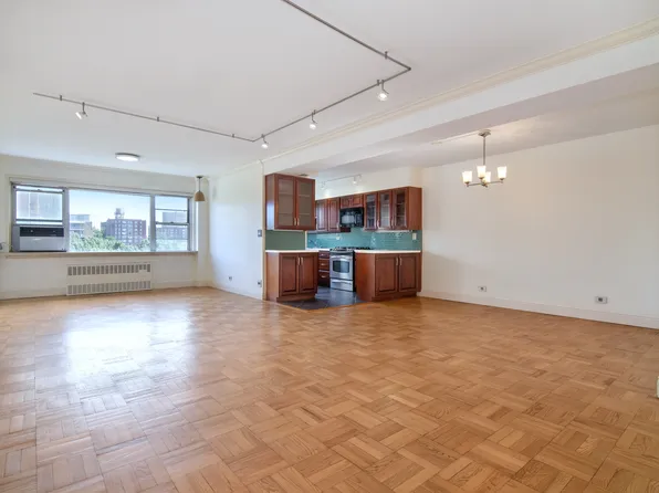 750 Kappock Street image 2 of 27