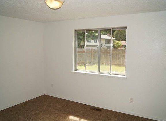 2nd image of 542 NE Conifer Dr