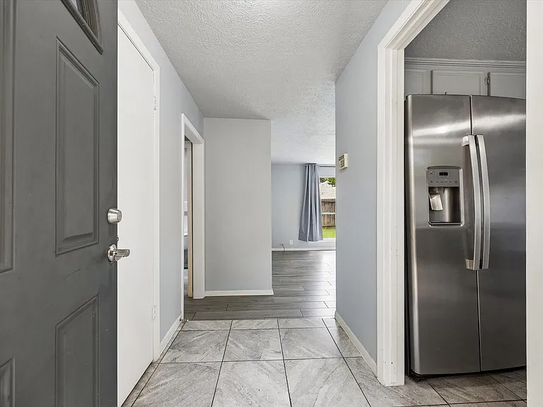 2110 Gray Falls Dr — Photo 3