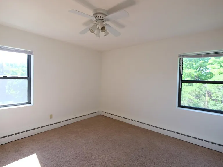 Laurel Terrace — Photo 6