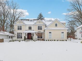 378 Tanglewood Ln, Bay Village, OH