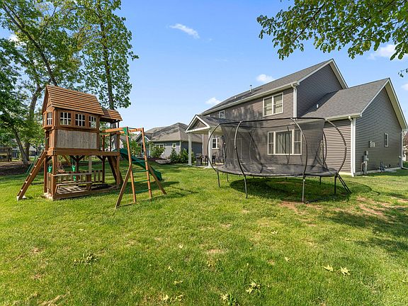 4th image of 2062 Nolan Ave