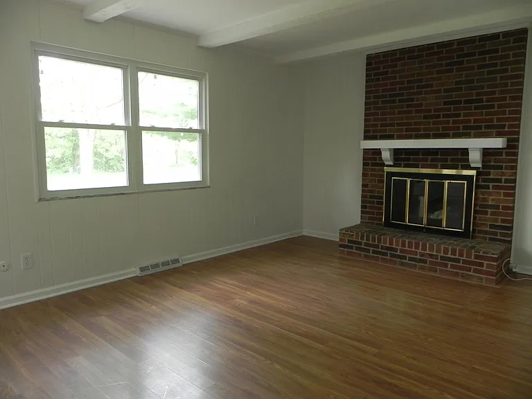 895 E College Ave — Photo 7