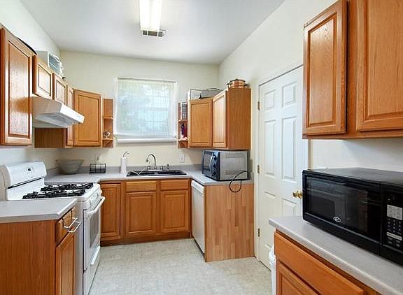 2nd image of 1463 Mirabeau Ave