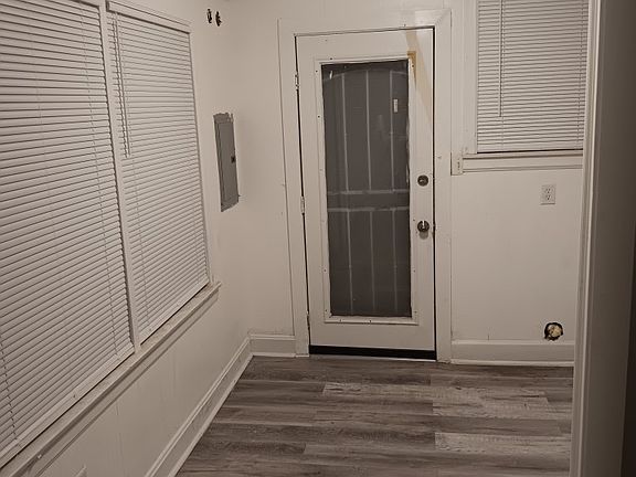 5th image of 2454 Woodlawn St