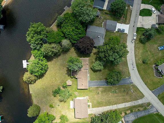 4th image of 1165 Camelot Dr