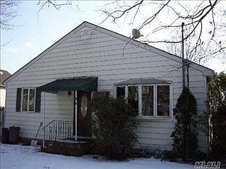 4th image of 15 Reinhart Ct