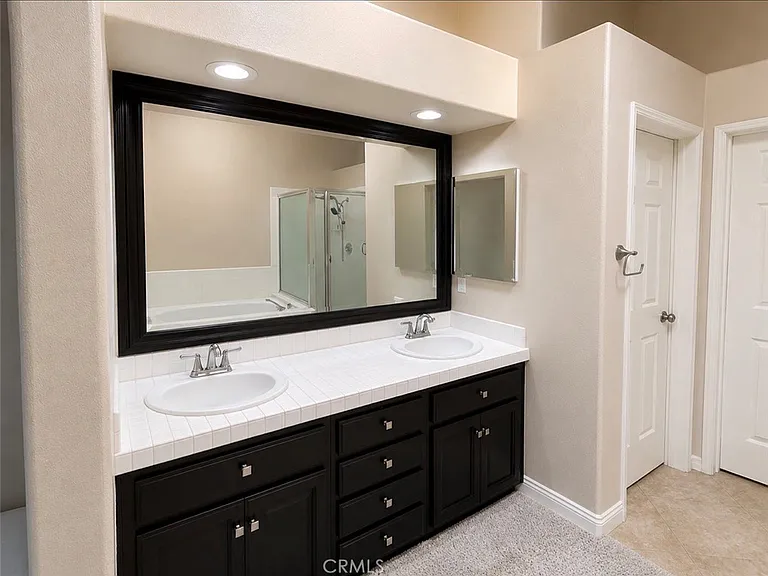 5540 Patricia Way — Photo 17