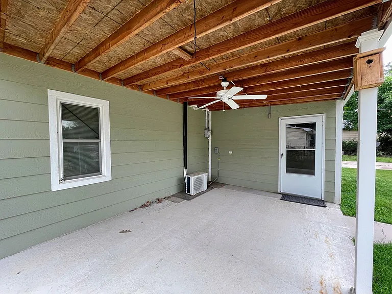 1002 N Grimes St — Photo 30