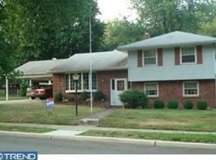 559 S Forklanding Rd, Maple Shade, NJ 08052