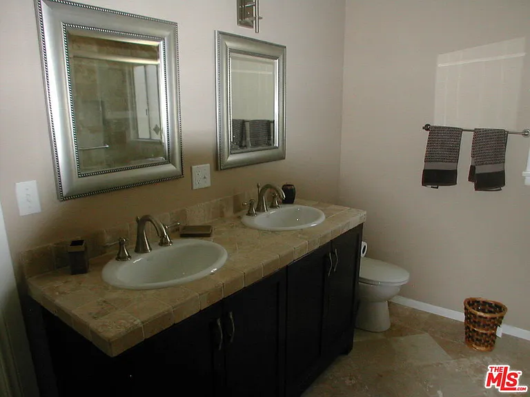 6040 Van Noord Ave — Photo 14