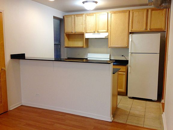 3rd image of 846 S Loomis St