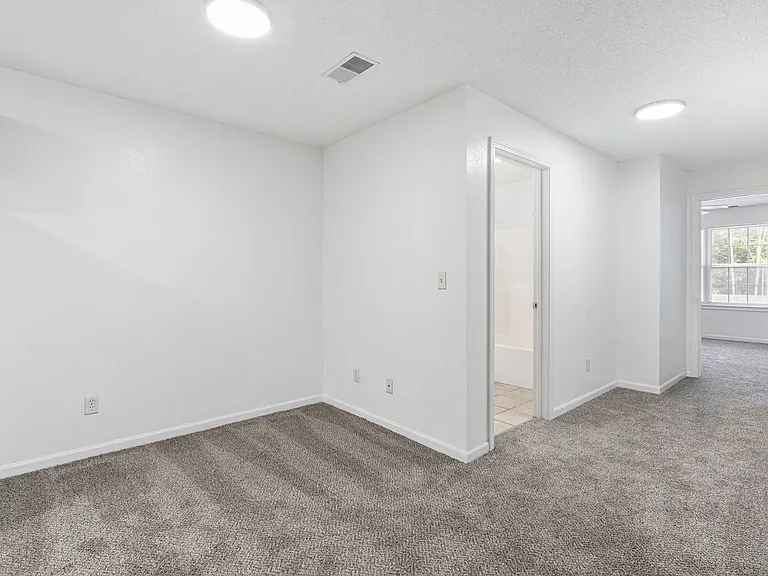Mid-Town Apartments — Photo 21