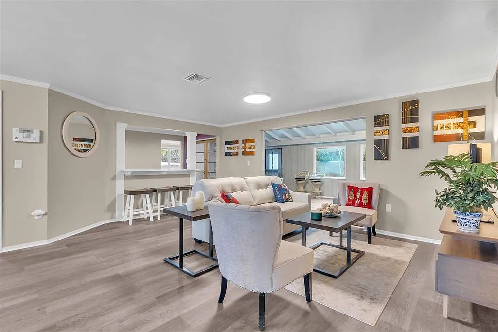 4 bed, 3.0 bath, 2595 sqft, $3,350 — Photo 2