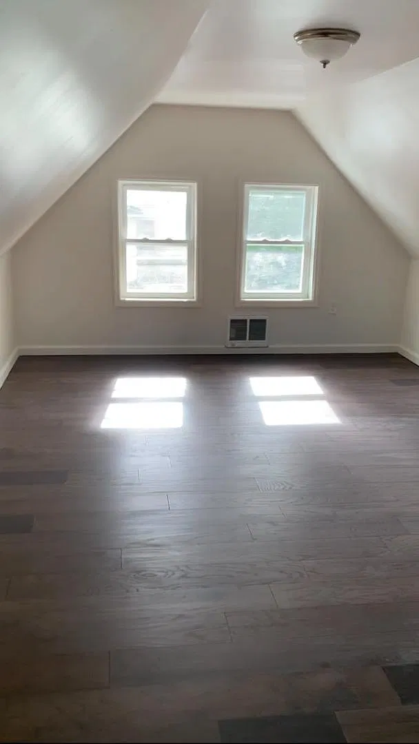 16 Tuthill Ave - Apartment 3 — Photo 2
