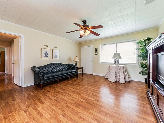 5th image of 113 Brockton Dr