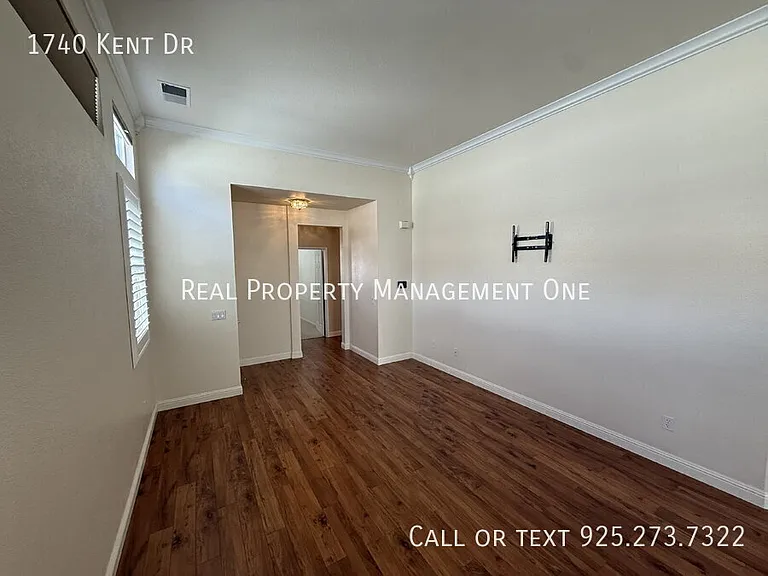 1740 Kent Dr — Photo 5