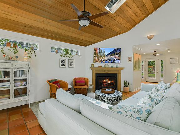 2nd image of 8917 Glenn Ln