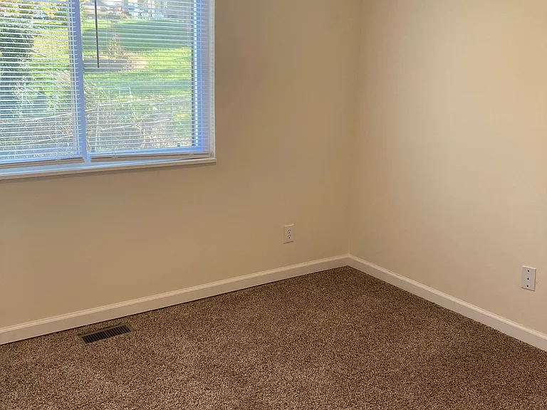196 Maple Ave #25 — Photo 5