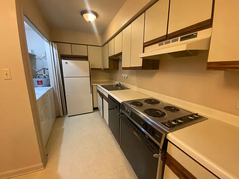 425 Steele Ave — Photo 4