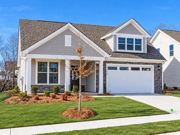 1900 Pinecliff Ct, Fuquay Varina, NC 27526