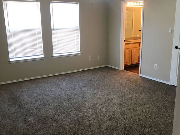 3rd image of 3021 Lake Side Dr