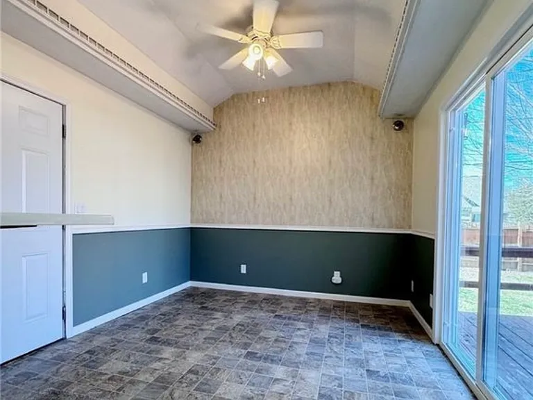 196 S Point Dr — Photo 17