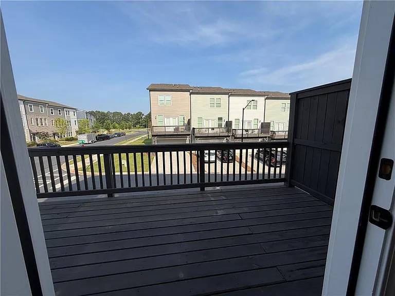 900 Colton Dr — Photo 5