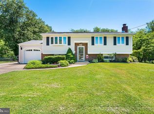 601 Hobart Dr, Clementon, NJ 08021