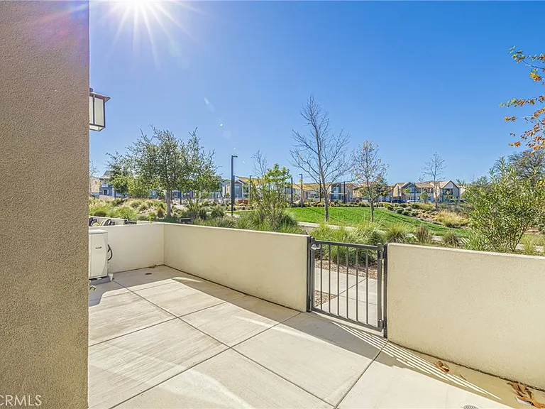 27555 Sanctuary Ct — Photo 3