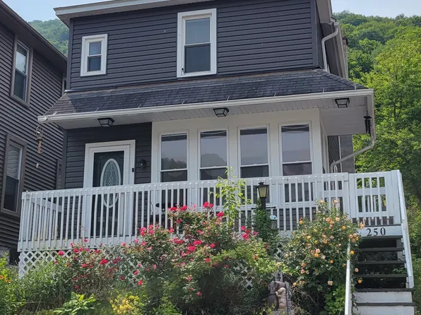 250 Pennsylvania Ave, Renovo, PA 17764