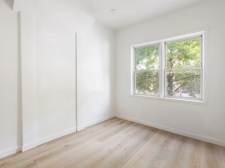 196 Nassau Ave #1S — Photo 5