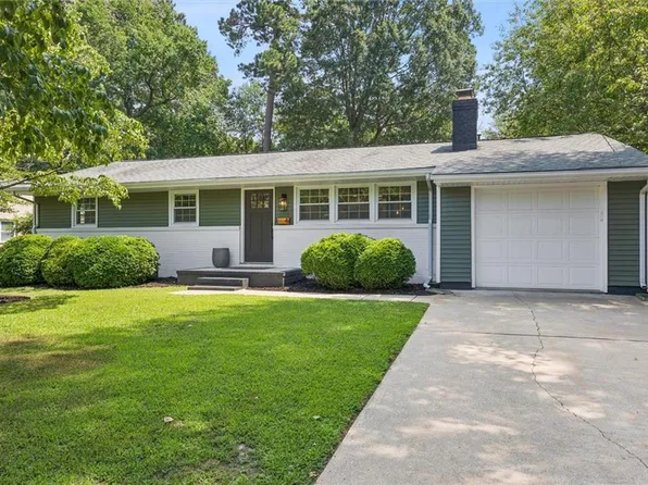 4 Heather Ln, Newport News, VA 23606